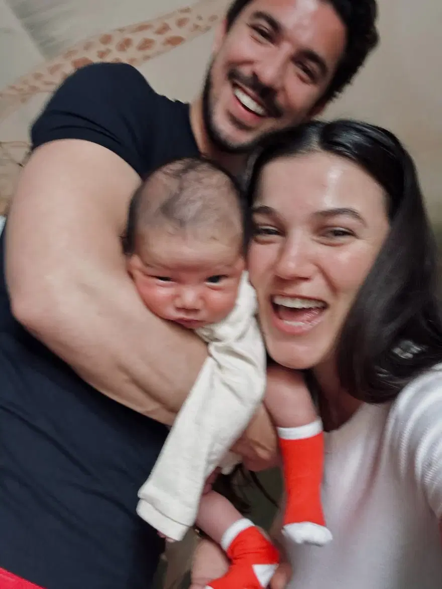 Pınar Deniz ile Kaan Yıldırım oğullarının yüzünü ilk kez gösterdi 2 Pınar Deniz ile Kaan Yıldırım oğullarının yüzünü ilk kez gösterdi 2