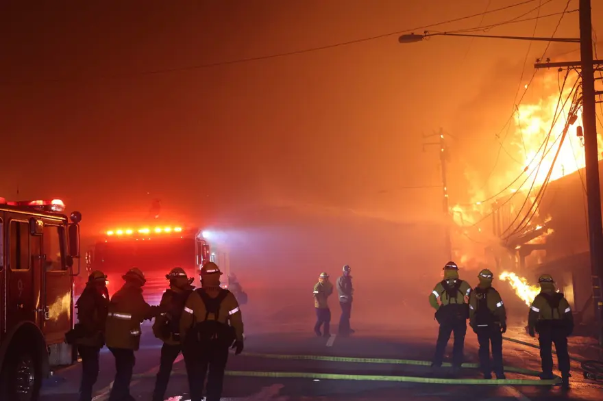 ABD'DE 3 BÜYÜK YANGIN DEVAM EDİYOR 2