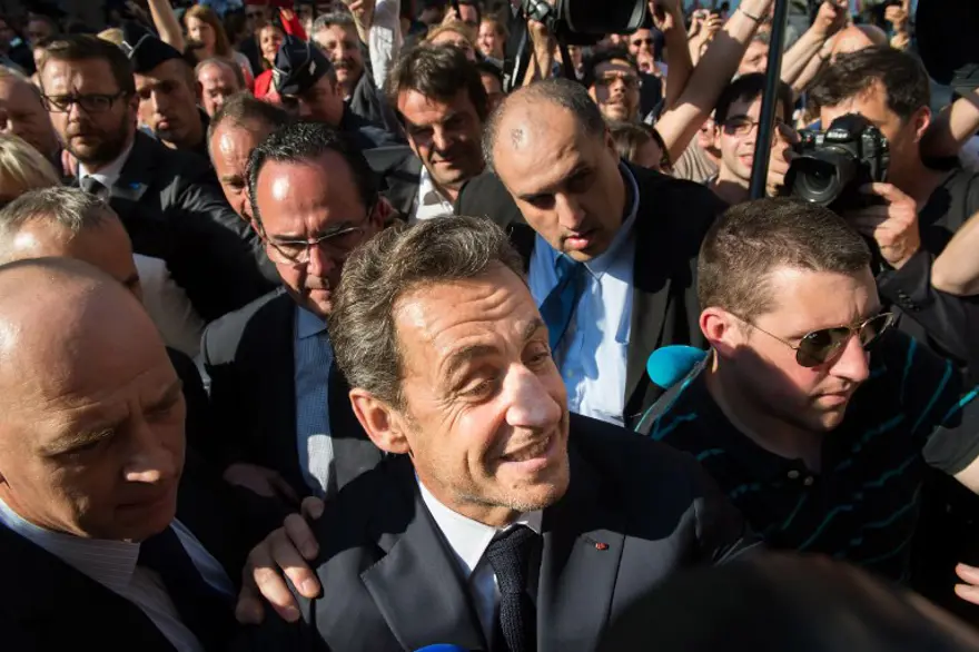 Sarkozy'den gövde gösterisi 3 Sarkozy'den gövde gösterisi 3