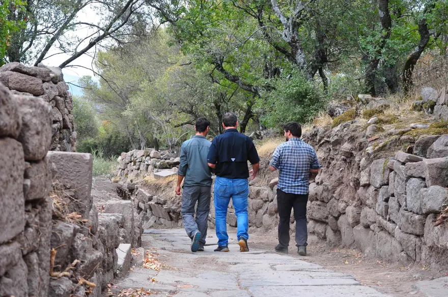 Aigai'deki kazılarda 2 bin yıllık Roma Yolu bulundu 6