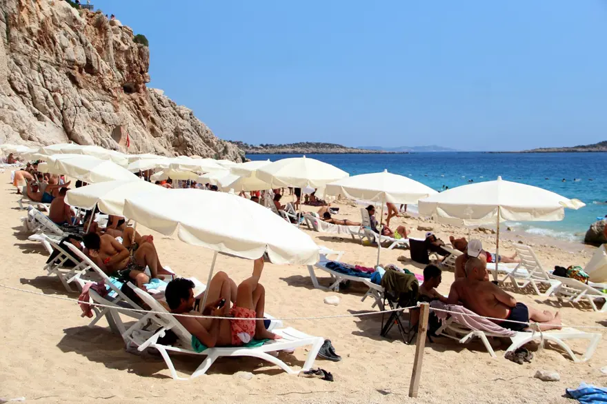 Antalya'nın dünyaca ünlü Kaputaş Plajı'na yoğun ilgi 4