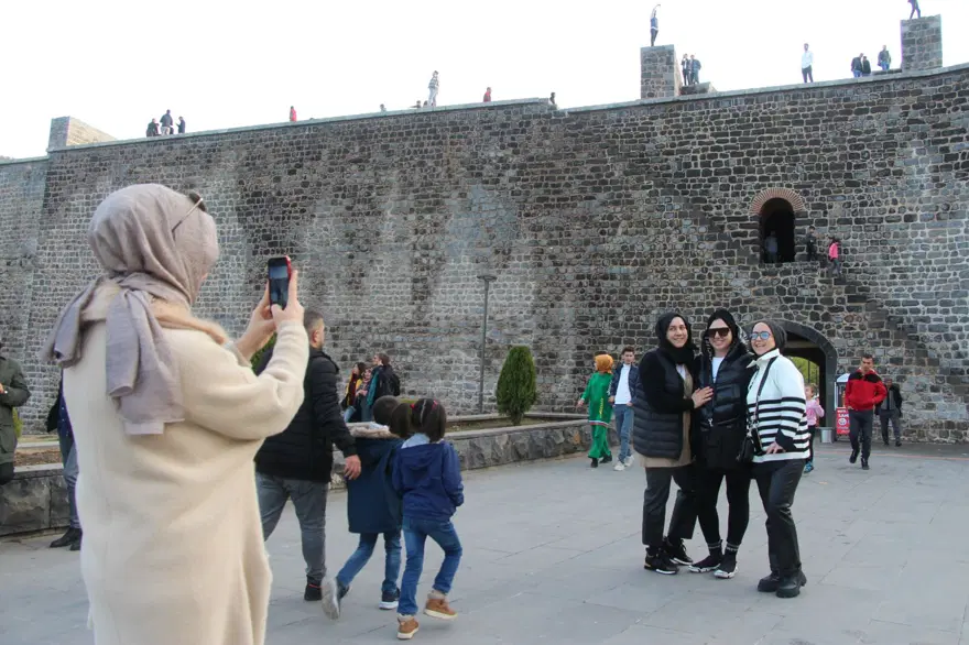 Surlarda tehlikeli selfie 8 Surlarda tehlikeli selfie 8