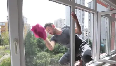 Sosyal medyada fenomen olan obsesif temizlik hastası Kadir Ezildi NTV'ye konuştu