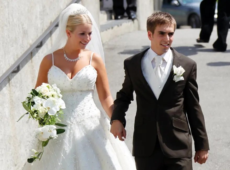 Lahm hayatının imzasını attı 1