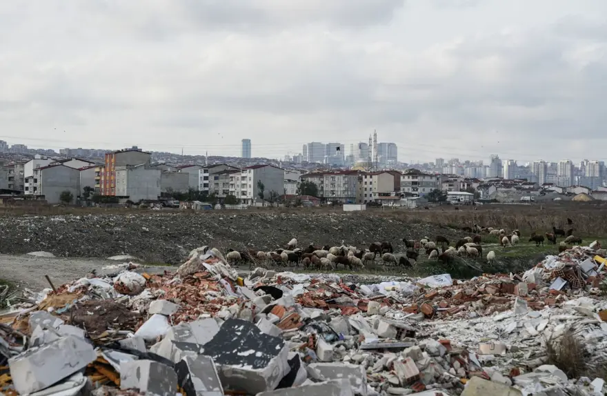 Siyaha büründü, kirlilik saçıyor: Ağır bir koku var 1