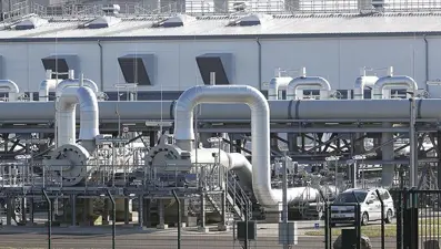 Rusya ile Çin enerji sevkiyatı ödemelerinde ulusal paraya geçiyor