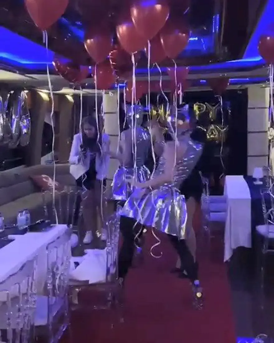 İstanbul'da lüks yatta 'fiziki mesafesiz' doğum günü partisi 5