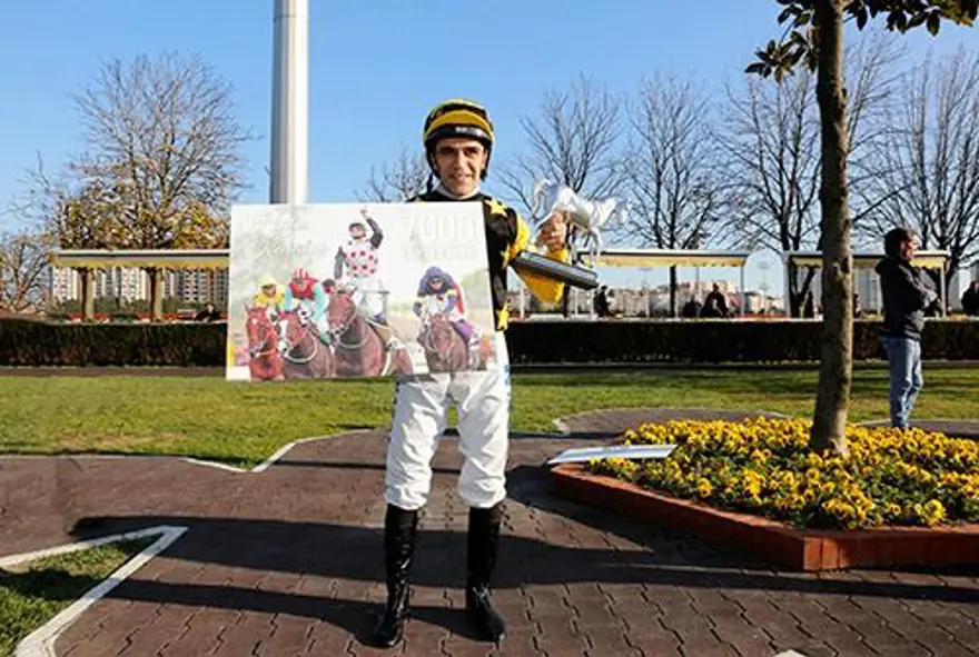 Halis Karataş'tan bir rekor daha: 7 bininci yarış zaferi 1