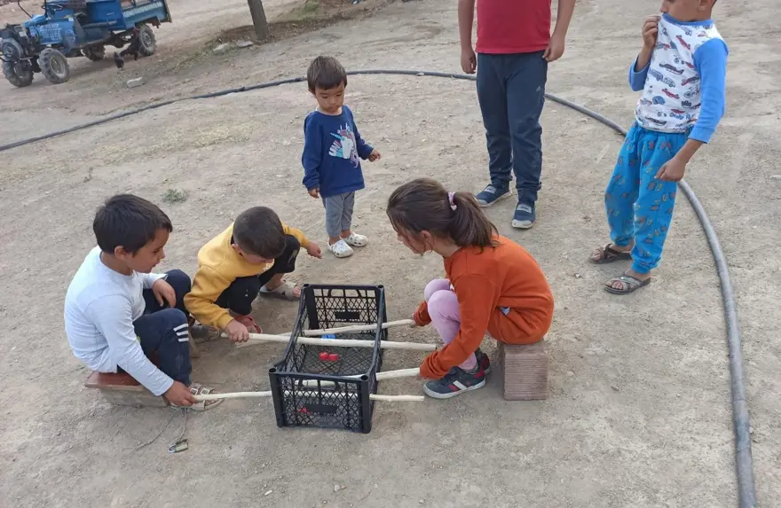 Meyve kasasından langırt, cevizden top Meyve kasasından langırt, cevizden top