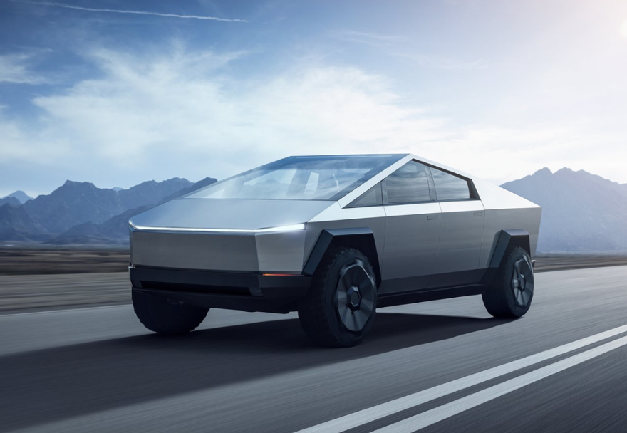 İlk Tesla Cybertruck banttan indi: Gelecekten gelmiş gibi! 