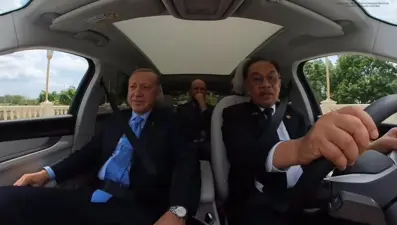 Cumhurbaşkanı Erdoğan ve Malezya Başbakanı TOGG'da: "Benim sürüşüme güvenmenize şaşırdım"