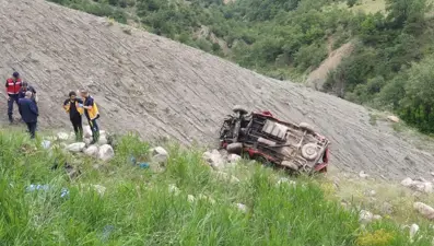 Tokat'ta minibüs uçuruma yuvarlandı: 4 ölü