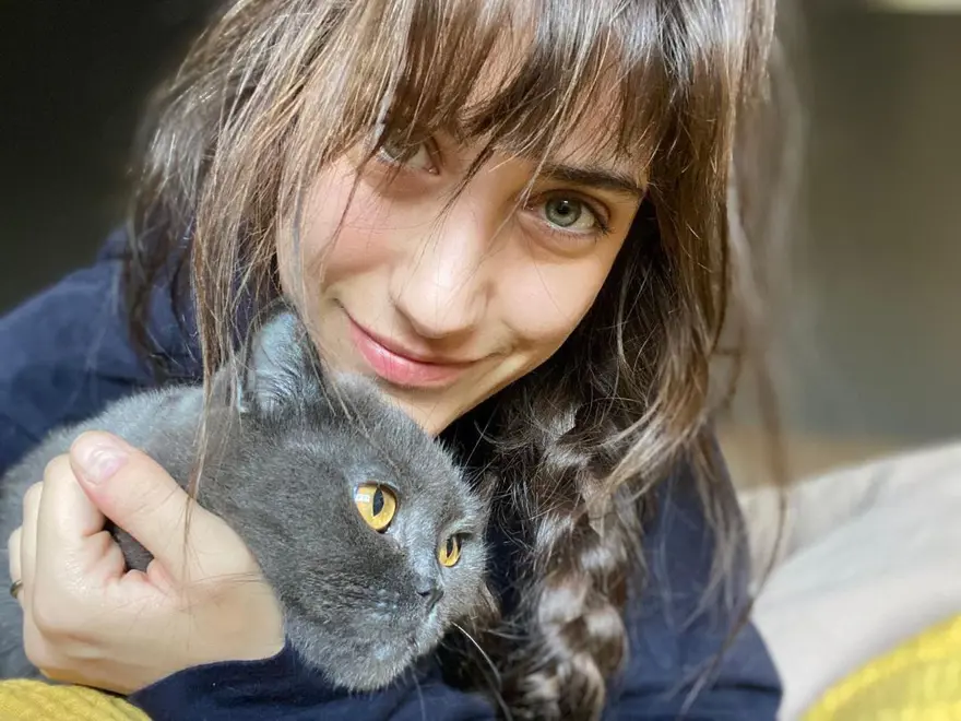 Hazal Kaya acı haberi paylaştı: Seni özlemediğim bir gün bile olmayacak 5
