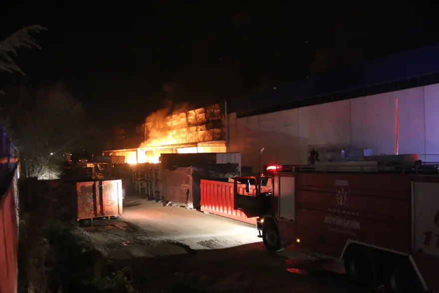 Kocaeli'de otomobil parçası üreten fabrikada yangın 6