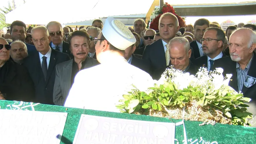 Halit Kıvanç son yolculuğuna uğurlandı 19