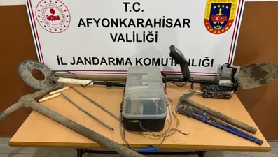 Devriye gezen jandarma definecileri suçüstü yaptı