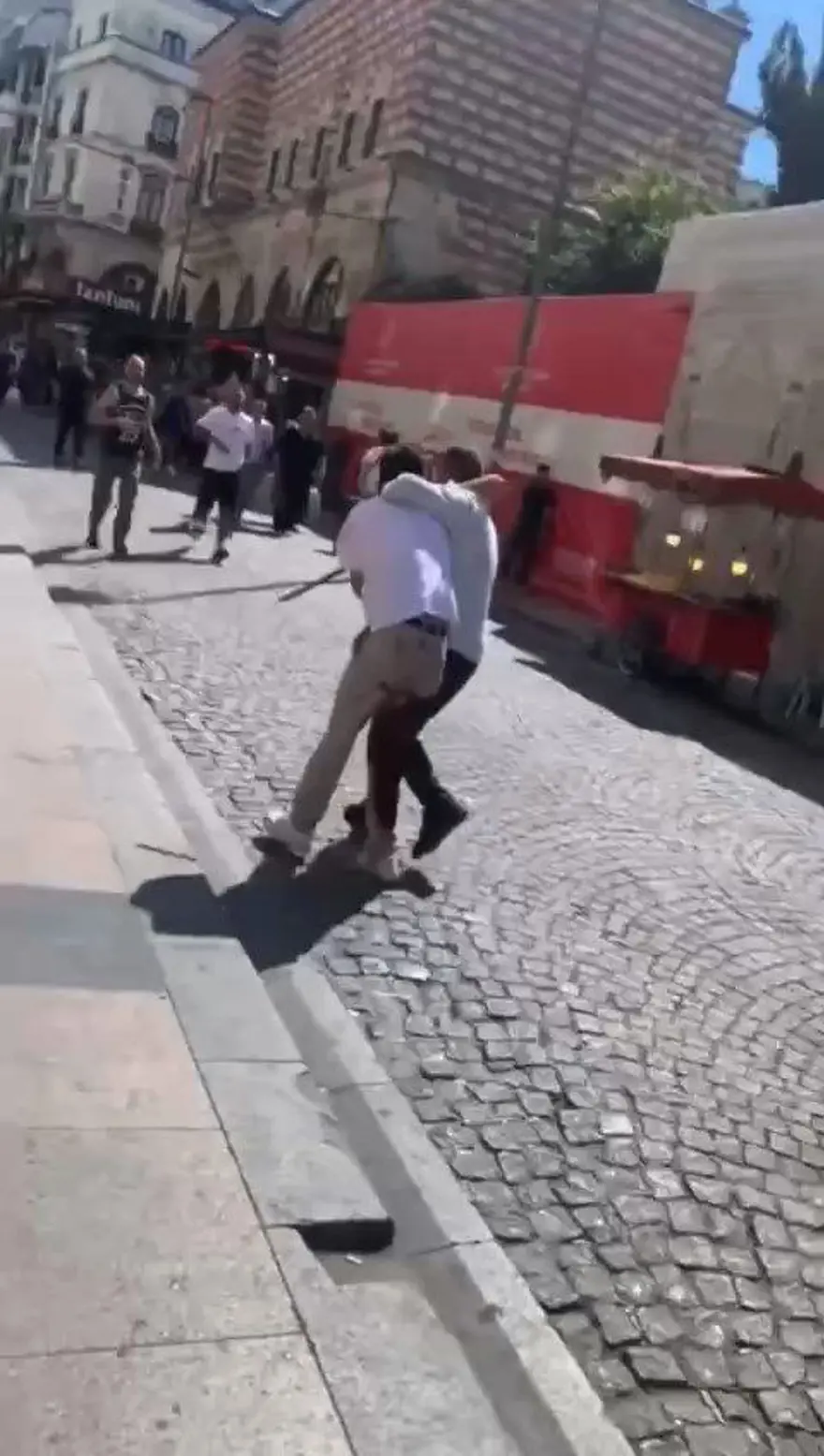 Fatih Mısır Çarşısı'nda silahlı kavga 