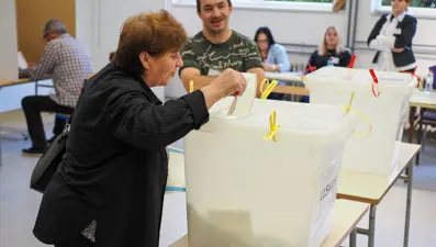 Bosna Hersek'te sel felaketinden etkilenen yerlerde yerel seçim bugün yapılıyor