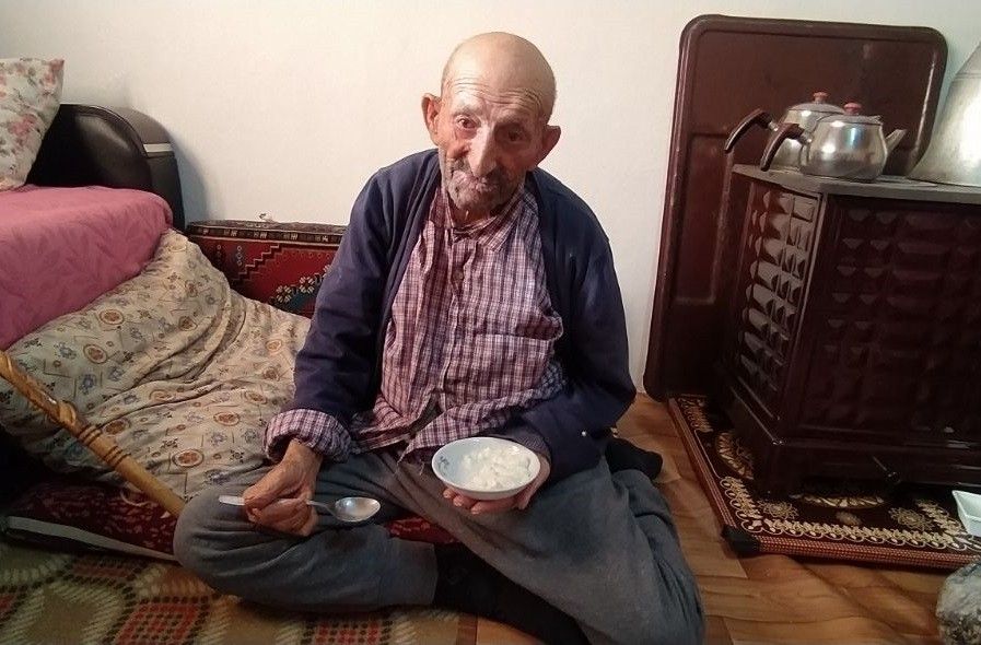 105 yaşında Covid-19’u yendi, yoğurt ve bal tavsiyesinde bulundu
