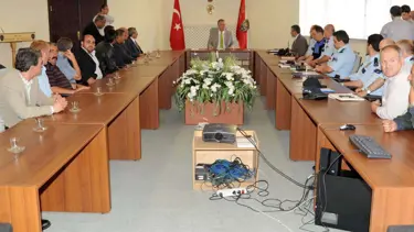 Davulcu, zurnacı, polis el ele