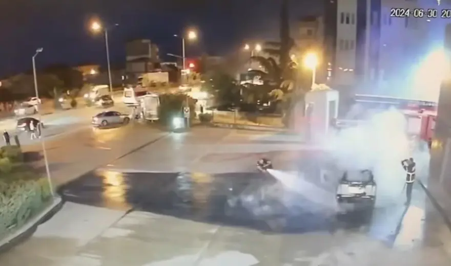 Akaryakıtistasyonunda panik anları: Bir anda alev aldı 1 Akaryakıtistasyonunda panik anları: Bir anda alev aldı 1