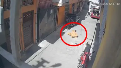 Sokakta üzerine karton örten çocuk ölümden döndü