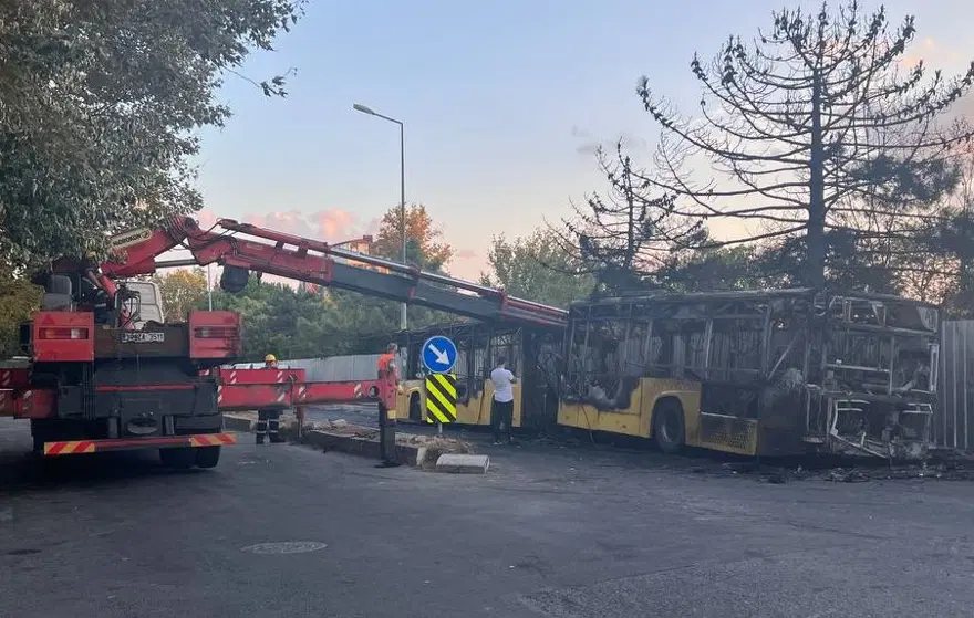 İETT otobüsü alev alev yandı 6