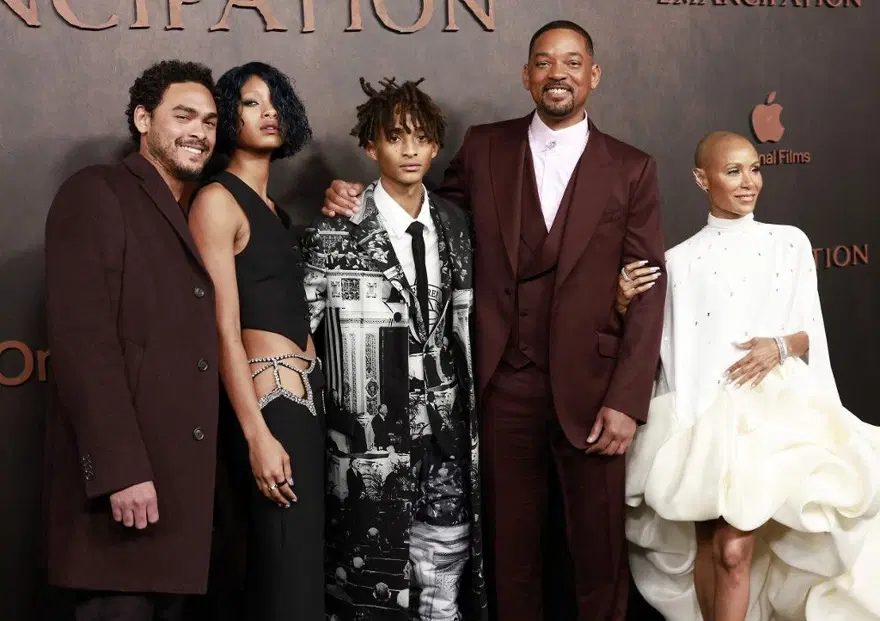 Will Smith Oscar tokadından sonra ilk kırmızı halısında 1 Will Smith Oscar tokadından sonra ilk kırmızı halısında 1