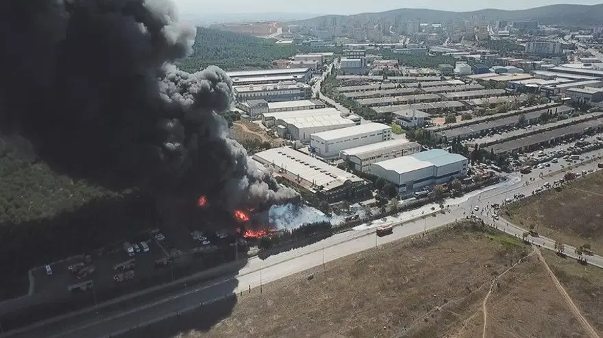 İstanbul Tuzla'da fabrika yangını (Patlama oldu, yaralılar var) 22