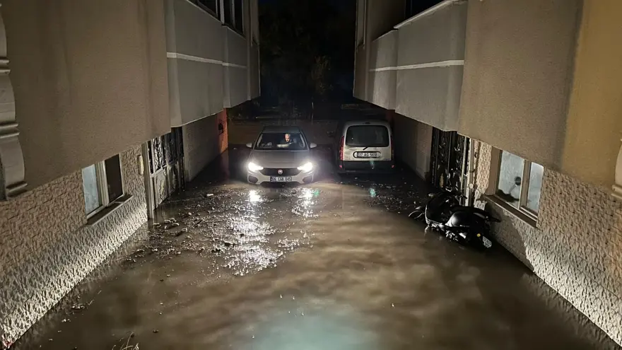 Karadeniz'de fırtına dev dalgalar oluşturdu 3