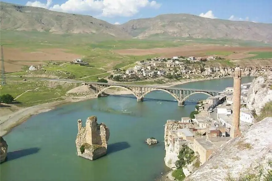 KÜLTÜRLERİN KAVŞAK NOKTASI: HASANKEYF 49 KÜLTÜRLERİN KAVŞAK NOKTASI: HASANKEYF 49
