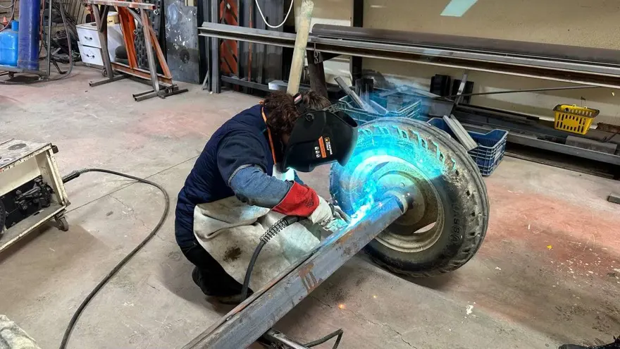 Kocasının desteğiyle ağır sanayide işe başladı: ''Erkek işi'' diyenlerin ön yargısını kırıyorum 6 Kocasının desteğiyle ağır sanayide işe başladı: ''Erkek işi'' diyenlerin ön yargısını kırıyorum 6