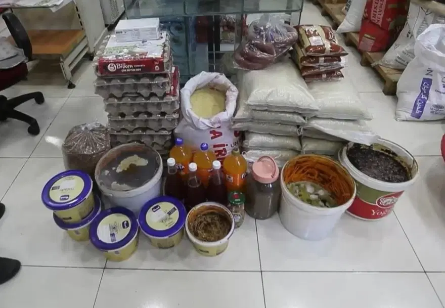 Zabıtaya "Seni vururum" demişti, marketinden çıkanlar mide bulandırdı 5 Zabıtaya "Seni vururum" demişti, marketinden çıkanlar mide bulandırdı 5