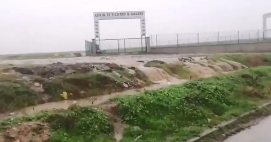 Edirne Uzunköprü'de sağanak: Dereler taştı, yollar ulaşıma kapatıldı 5