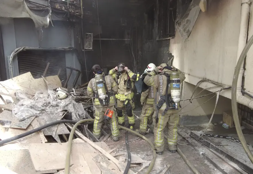 29 kişinin can verdiği yangın faciasında binanın mimarı konuştu: Tek giriş değildi, çıkışı kapatmış olabilirler 9 29 kişinin can verdiği yangın faciasında binanın mimarı konuştu: Tek giriş değildi, çıkışı kapatmış olabilirler 9