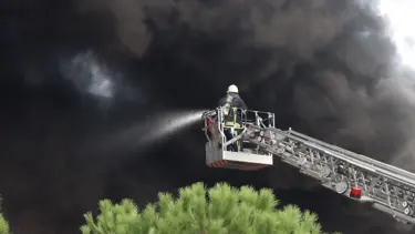 Bursa'da elyaf fabrikasında yangın kontrol altına alındı