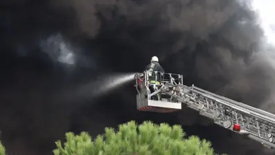 Bursa'da elyaf fabrikasında yangın kontrol altına alındı