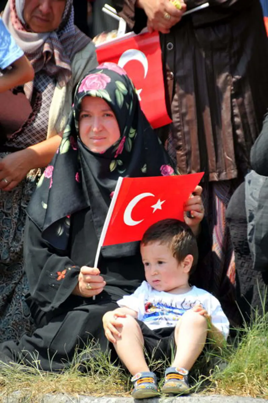 Türkiye şehitlerini uğurluyor 13