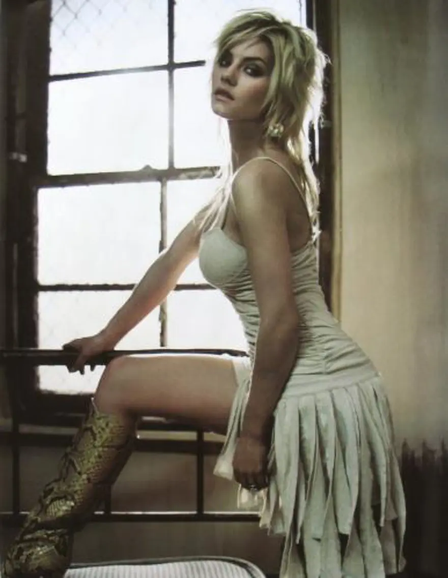Elisha Cuthbert 15