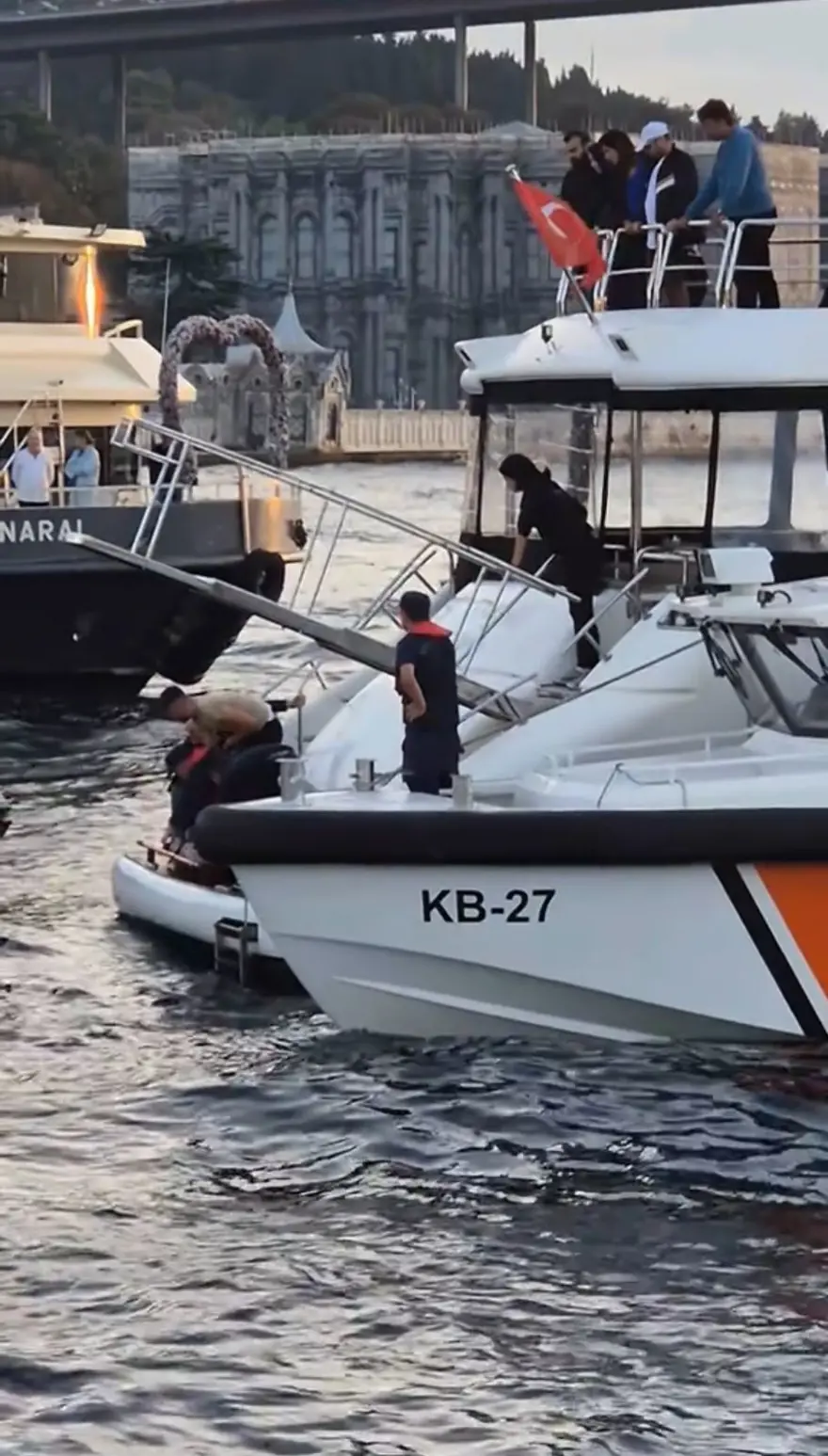 DENİZE ATLAYIP KADINI KURTARDI 2