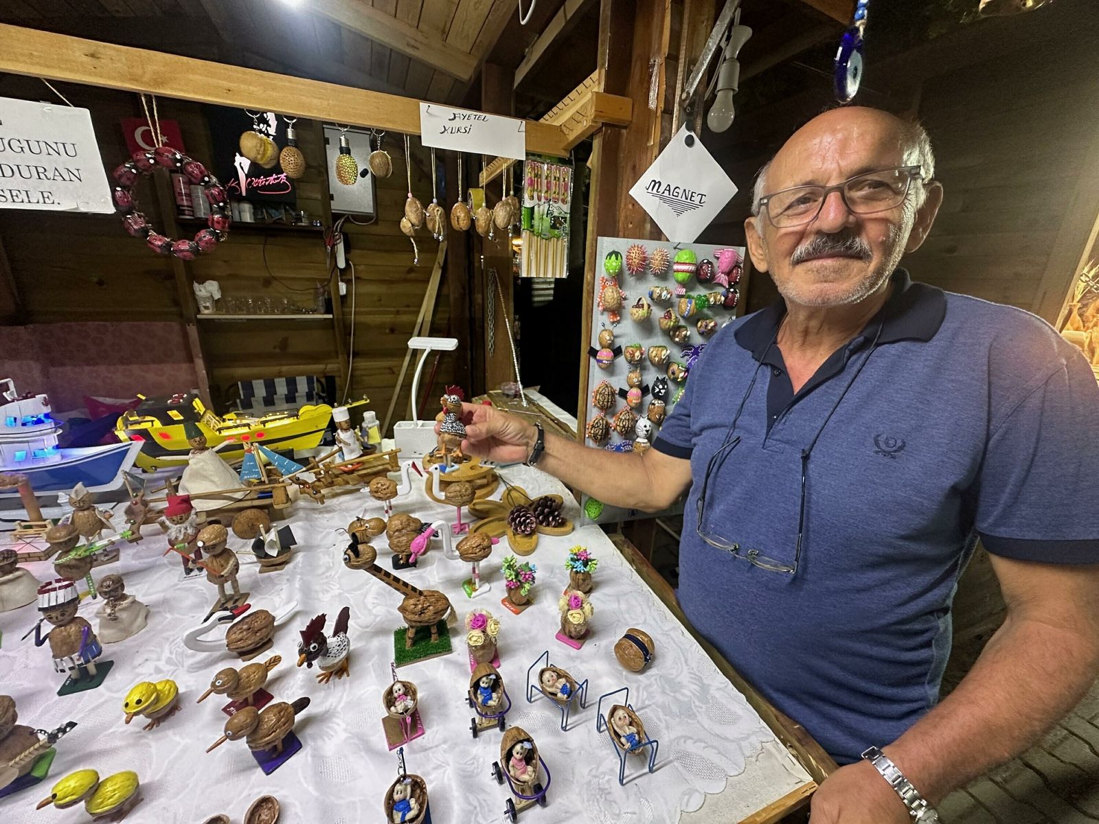 Ceviz kabuklarından yapıyor: 110 farklı obje ortaya çıkarıyor