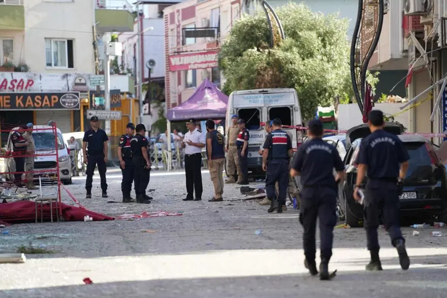 İzmir Torbalı’da patlama sonrası hasar tespit çalışmalarıbaşladı 7