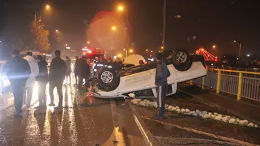 Kazazedeye yardıma gidenlere otomobil çarptı: 2 ölü