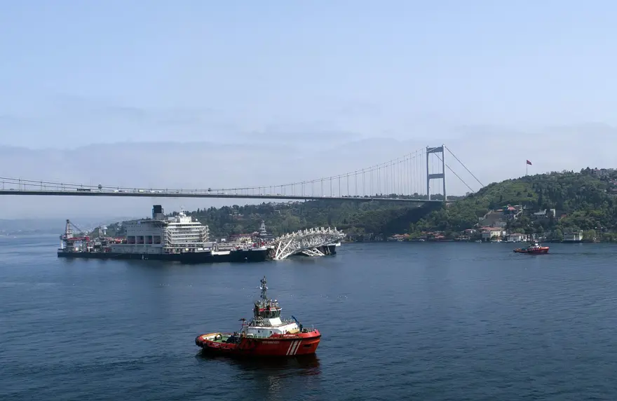 Pioneering Spirit, İstanbul Boğazı'ndan geçti 6
