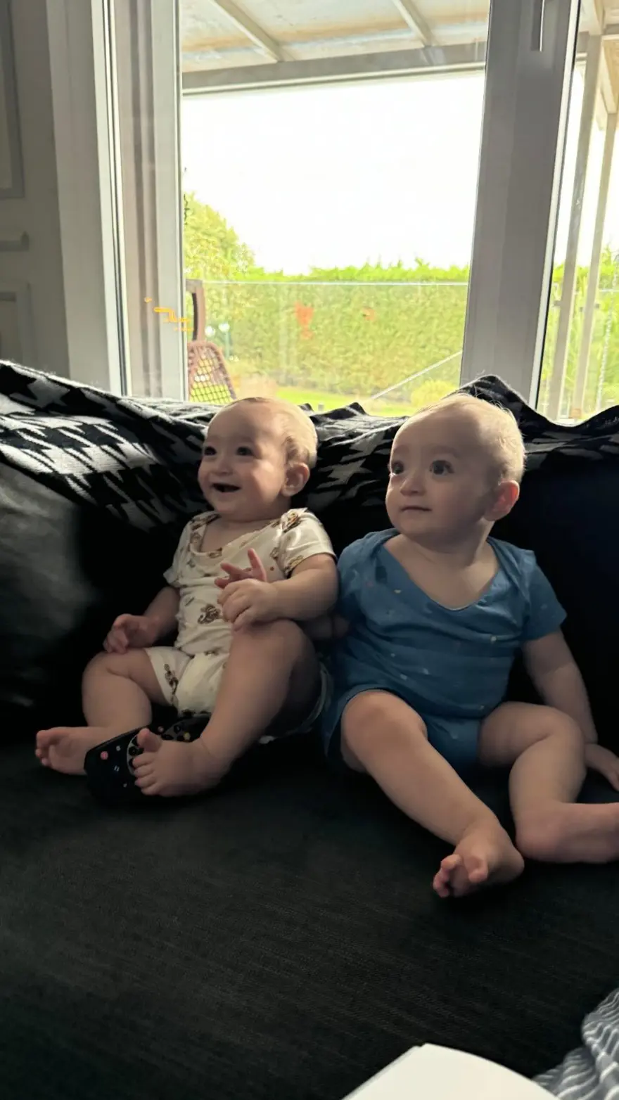 İKİZLERDEN YENİ POZ 2