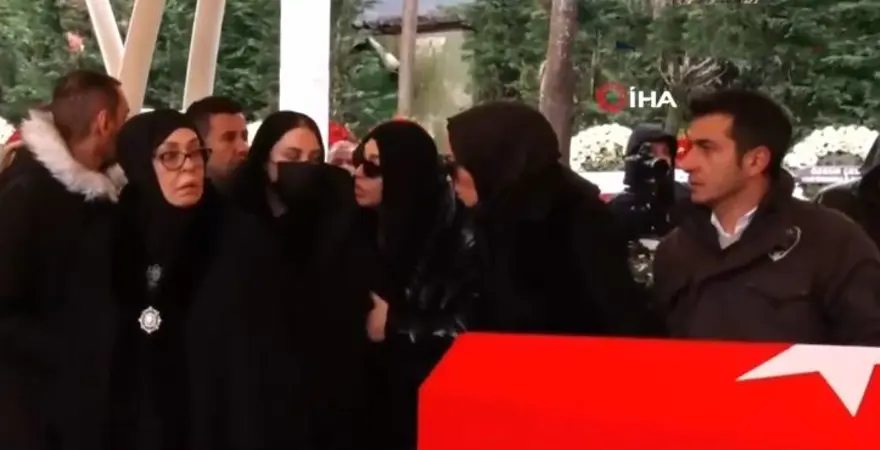 FERDİ TAYFUR’UN TABUTU BAŞINDA GERGİNLİK 13