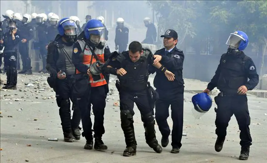 İstanbul'da olaylı yıkım 11