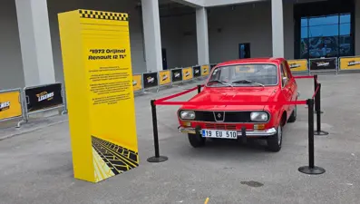 Aynasız Renault etkinliğin gözdesi oldu: 3 kuşaktır aynı ailede