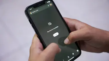 Taliban bu kez interneti kesti: Bu yıl Afganistan'a damga vuran yasaklar