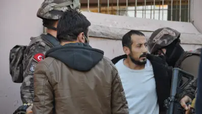 Şizofreni hastası, rehin aldığı annesini pompalı tüfekle öldürdü